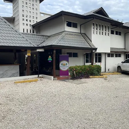 Parti Gras Hotel&Villas en Playa Potrero