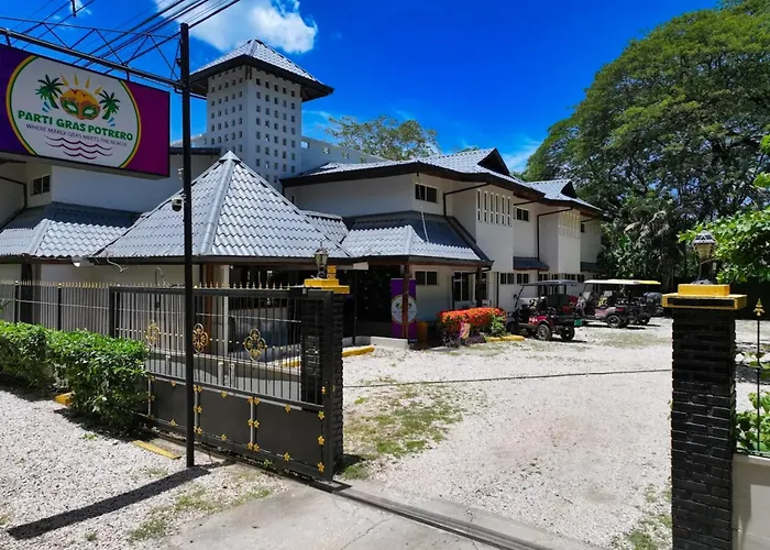 Parti Gras Hotel&villas En Playa Hotel